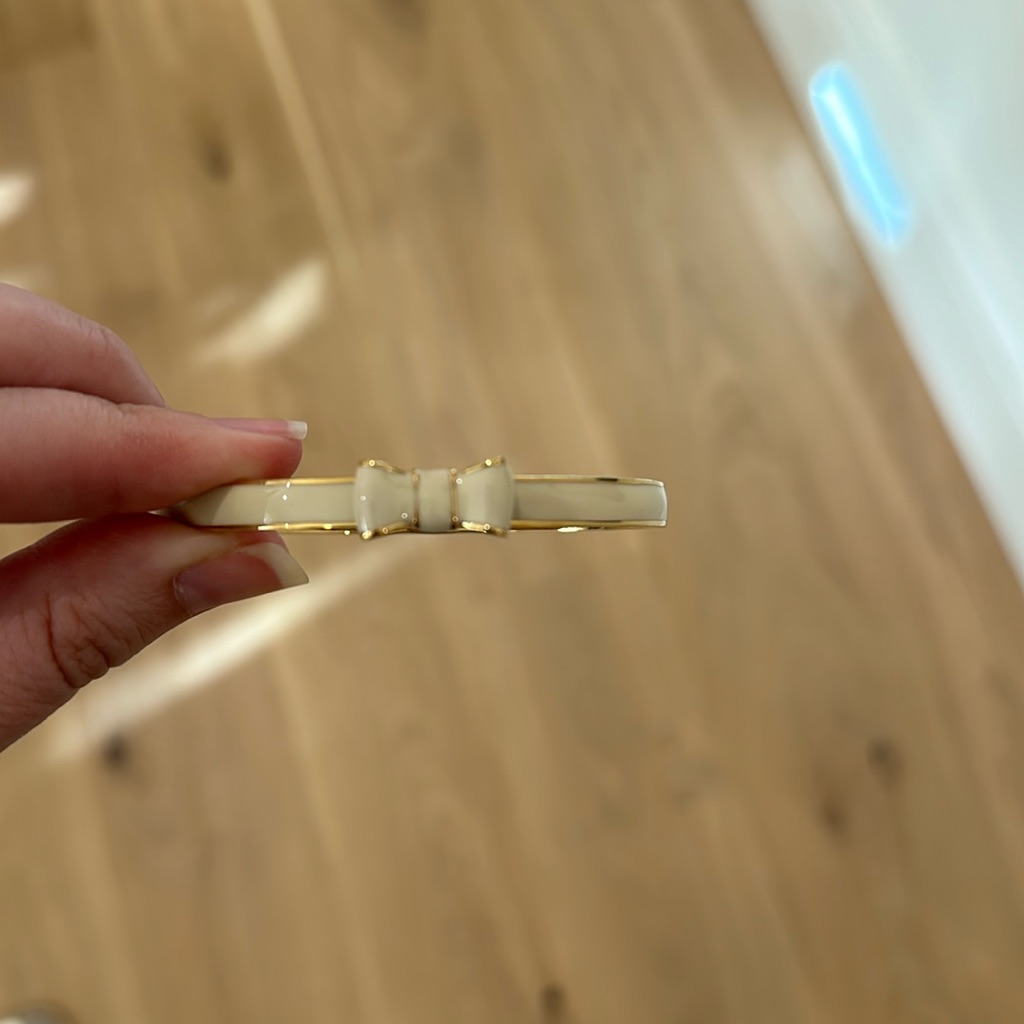 Euc Kate Spade Bow Bangle 25$